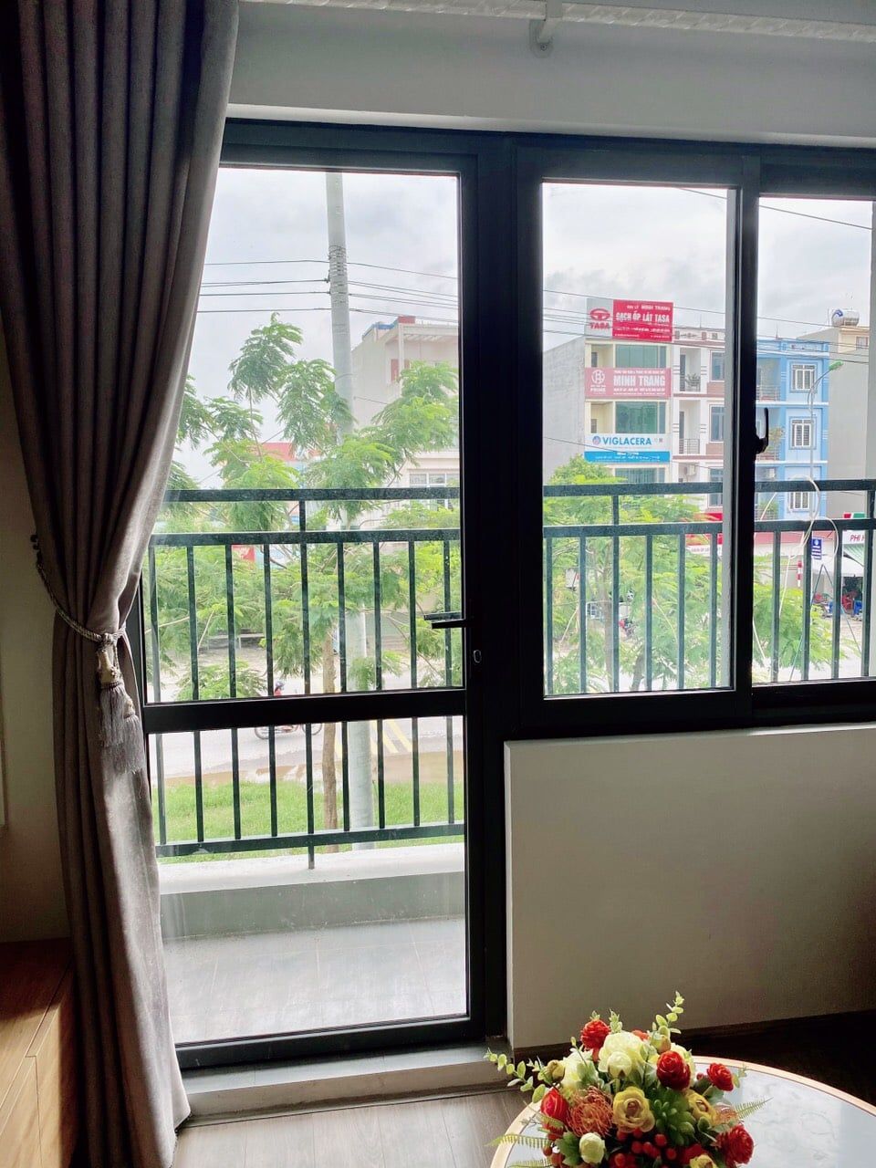 Bán căn hộ chung cư Minh Giang Đầm Và 4PN đã có nội thất đẹp